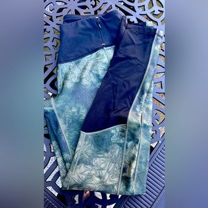 CALIA by Carrie Underwood Leggings with Mesh Calf Medium